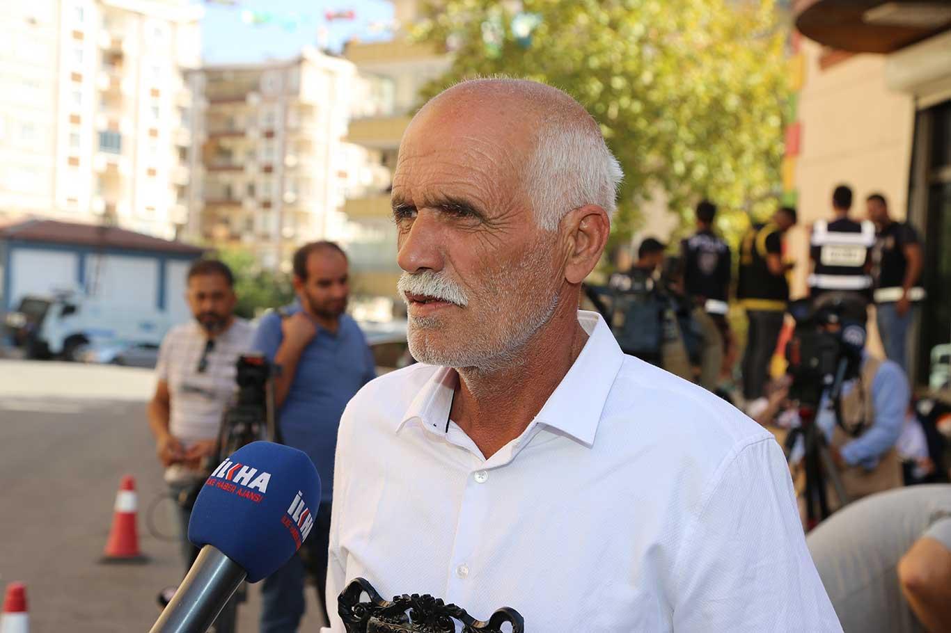 "Bizim çocuklarımızın eline silah kendi çocuklarına ise gitar veriyorlar"